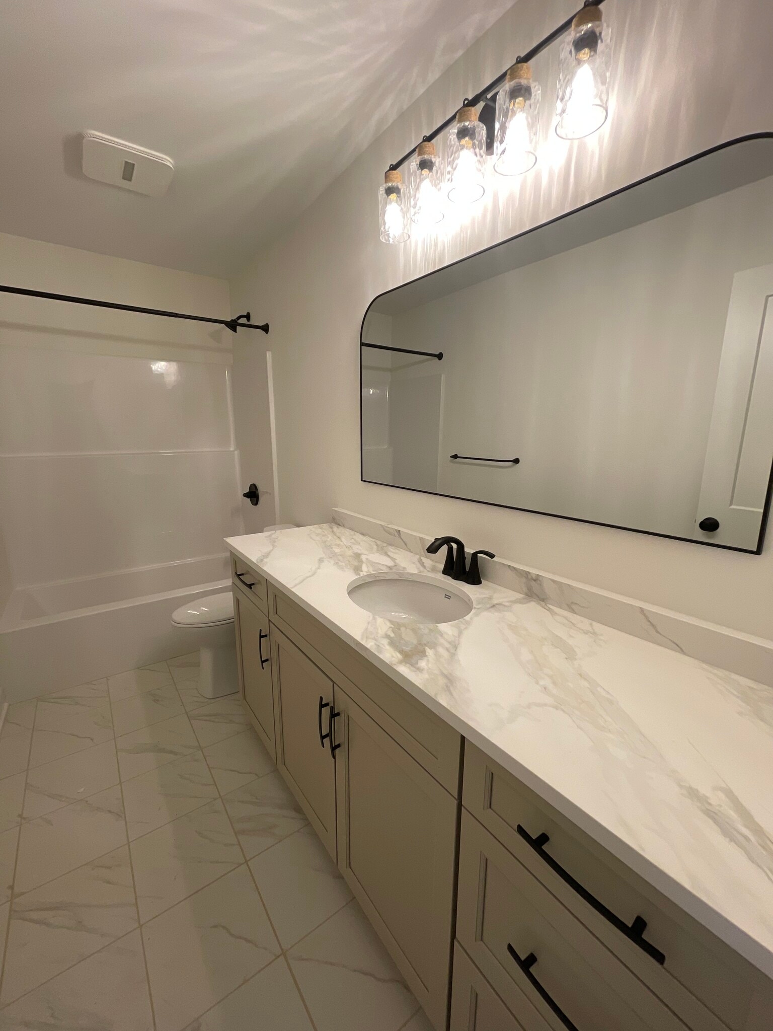 Full Bath - 4035 California Rd