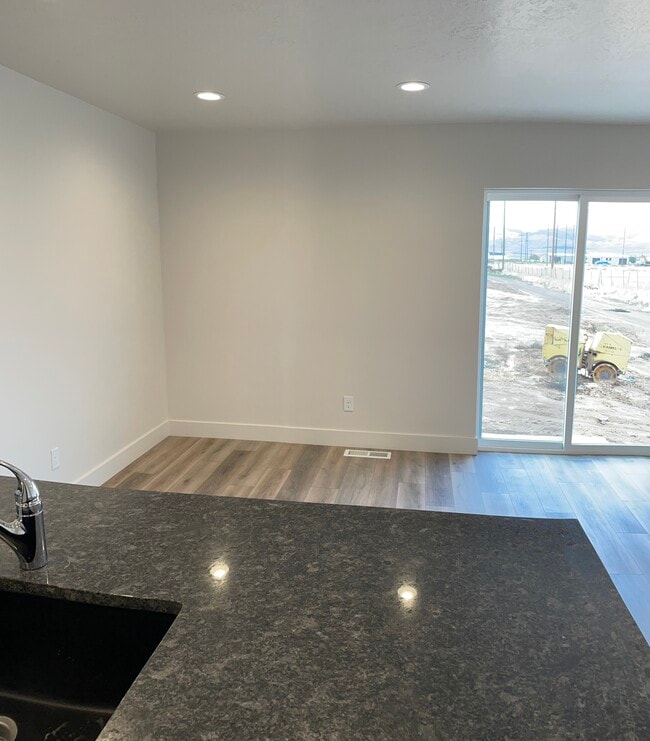 Building Photo - 917 N 100 W
