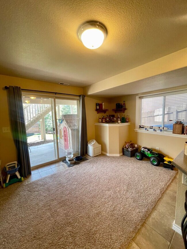 Building Photo - Gorgeous 5 Bedroom Cordera Home