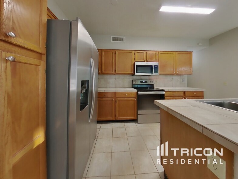 Building Photo - 3802 W Firehawk Dr