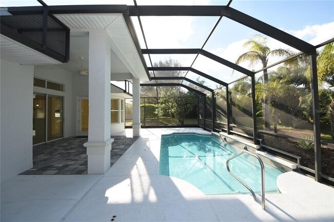 Building Photo - 17 Oasis Cir