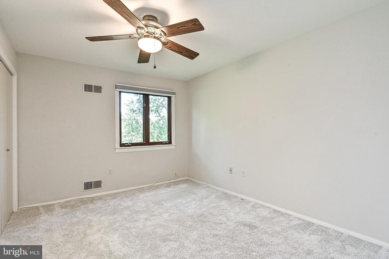 Building Photo - 5621 9th Rd N