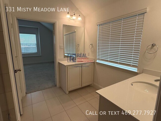 Building Photo - 331 Misty Mdw Ln