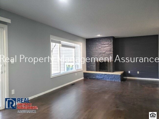 Building Photo - 324 SW Frenwood Way