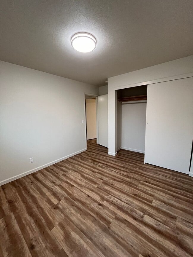 Building Photo - Fairhaven Recently Updated 2 Bedroom Duplex