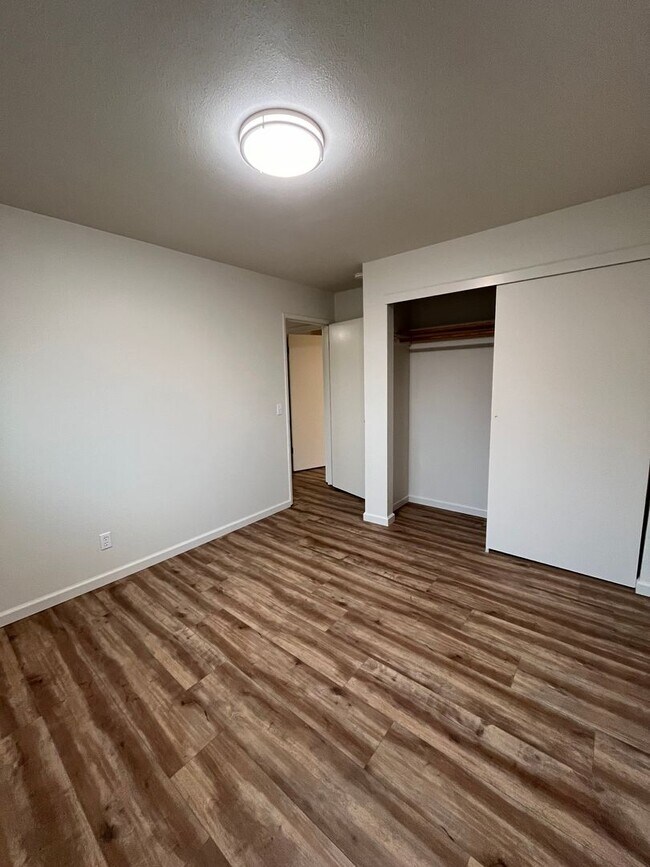 Building Photo - Updated 2-Bedroom Duplex in Fairhaven