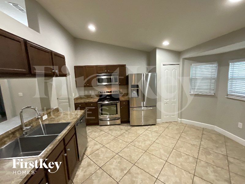 Building Photo - 2645 Sunset Cir