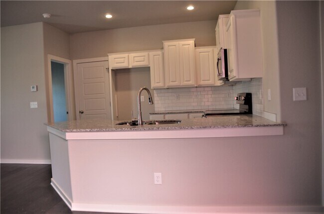 Building Photo - 3912 SW Peachwood Dr