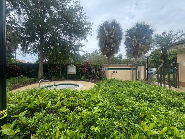 Building Photo - 9999 Summerbreeze Dr