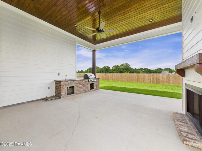 Building Photo - 104 Carriage Lakes Dr
