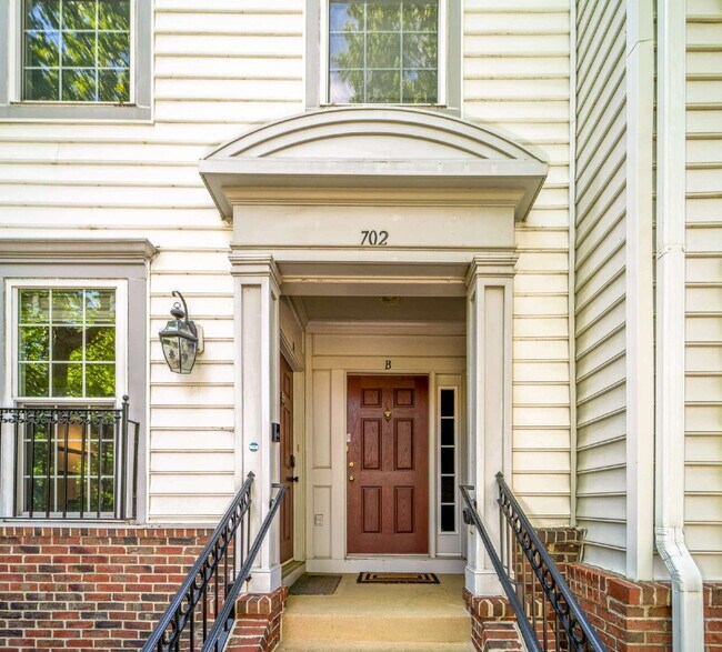 Building Photo - Comfortable Condo Living in Convenient Alexandria Location