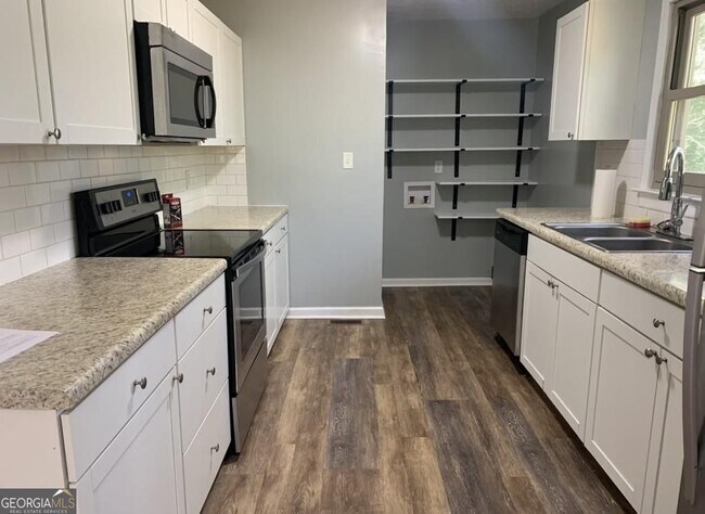 Building Photo - 19 Oak Hill Dr