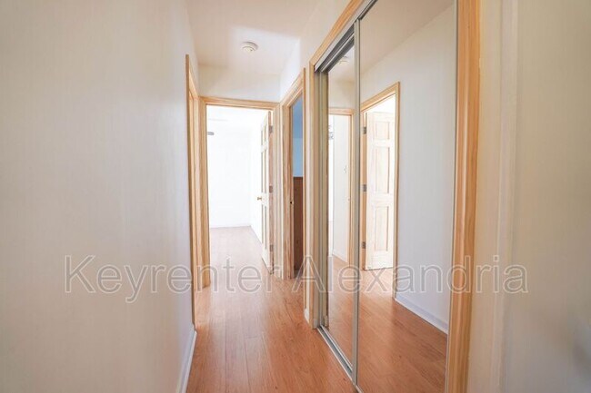 Building Photo - 7123 Red Horse Tavern Ln