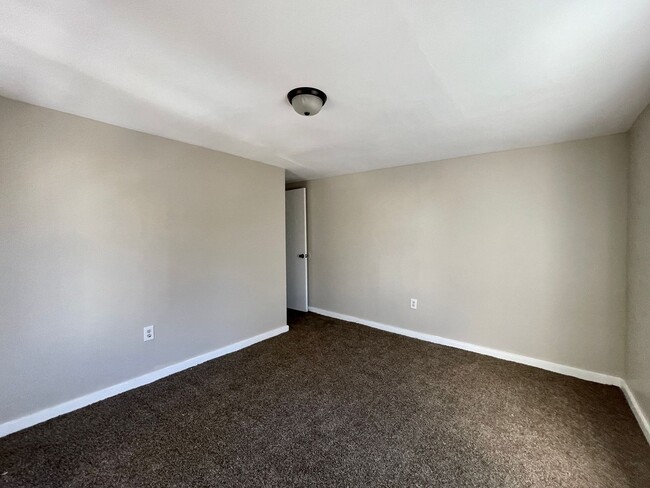 Building Photo - Stunning 3 Bedroom Home FOR RENT in Millvi...