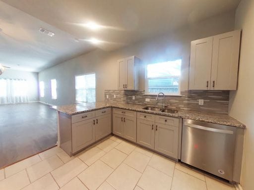 Building Photo - Beautiful Home with Everything in the Windcrest Gardens!