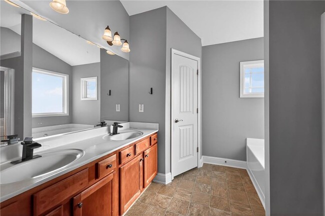 Building Photo - 4102 Creekrun Cir