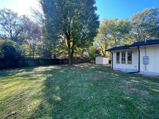 Building Photo - Beautiful 3 bedroom 2 bath home located in Southern Hills Subdivision