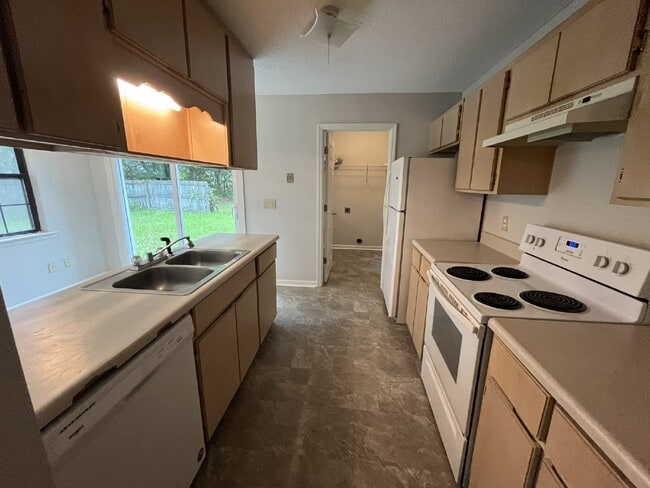 Building Photo - House for Rent