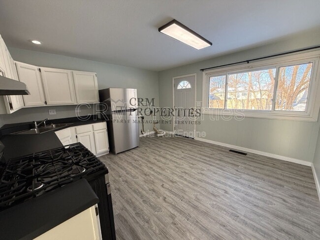 Building Photo - 806 Maumee Dr