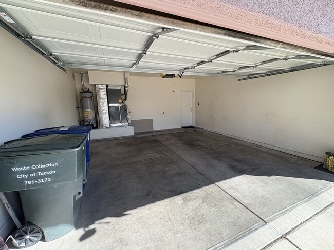 Building Photo - Great eastside location pet friendly