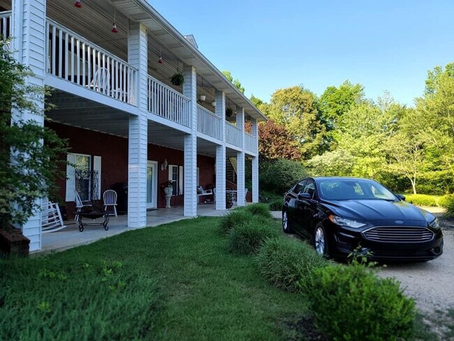 Building Photo - 175 Schools Dr