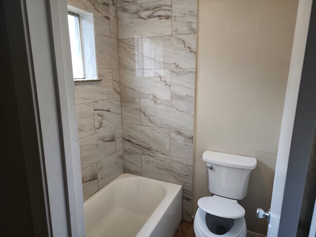 Building Photo - 715 Beechbend Dr