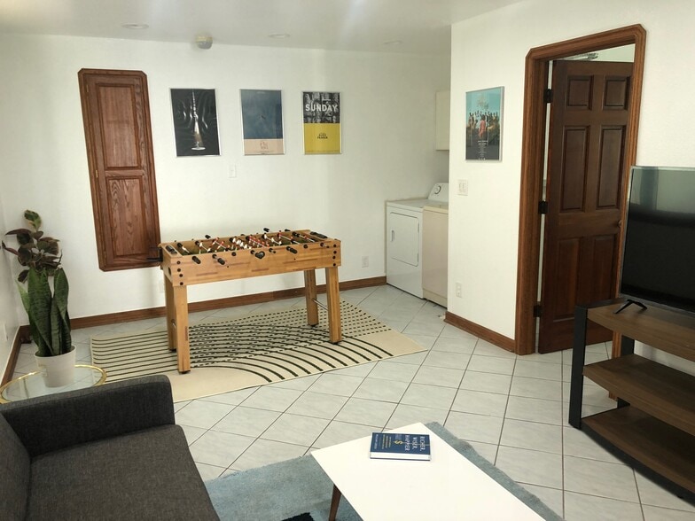 Building Photo - 208 Marine Ave