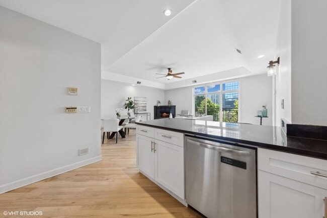 Building Photo - 820 W Hubbard St