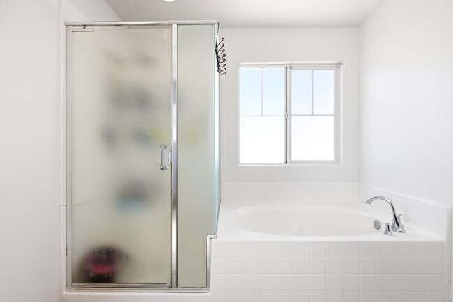 Building Photo - 4 bedrooms / 3 bathroom OPEN floor plan HOUSE for rent in LANCASTER
