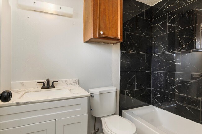 Building Photo - 4158 Bermuda Dr