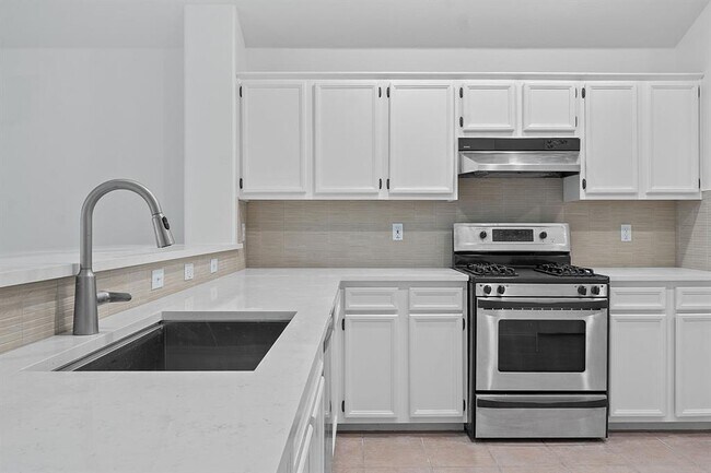 Building Photo - 909 Saba Cove
