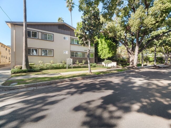 Building Photo - Oakland Manor