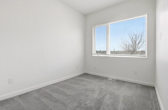 Building Photo - $2,745.95, 2-bed, 2.5 bath, located in Denver with a Rooftop Patio