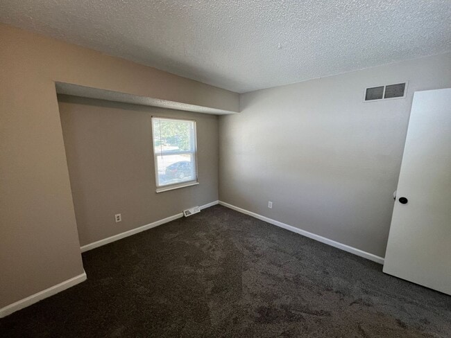 Building Photo - Spacious 3 Bedroom Home with Finished Base...