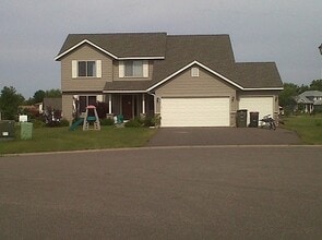 Building Photo - 9141 Leaf Cir