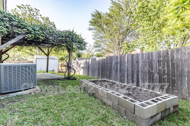 Building Photo - 7426 Rainfall Park