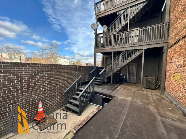 Building Photo - 1918 N Charles St