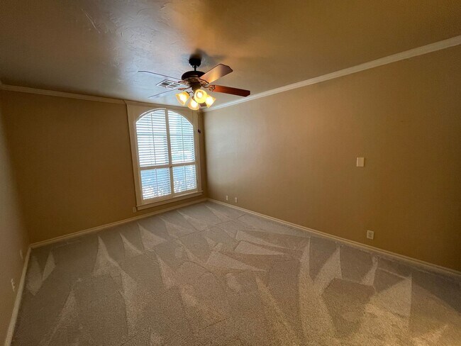 Building Photo - 55 and up community!!  2 bed flex floorplan with office, bright natural light throughout, 2 car g...