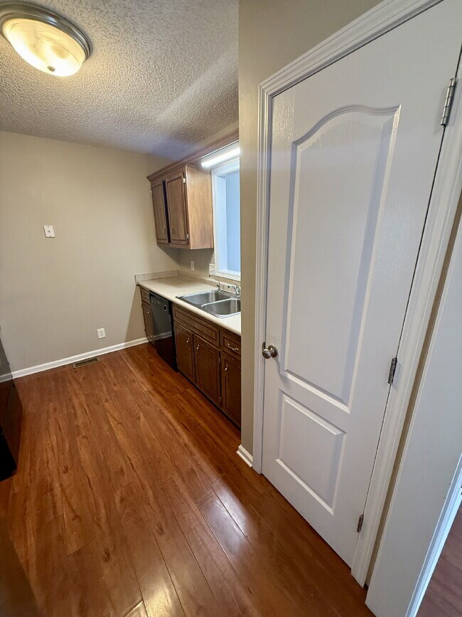 Building Photo - 409 Athena Dr