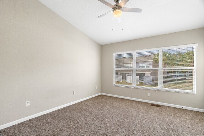 Building Photo - **NEWLY REMODELED ** MAINTENANCE FREE TOWNHOME/ NO APPLICATION FEES**