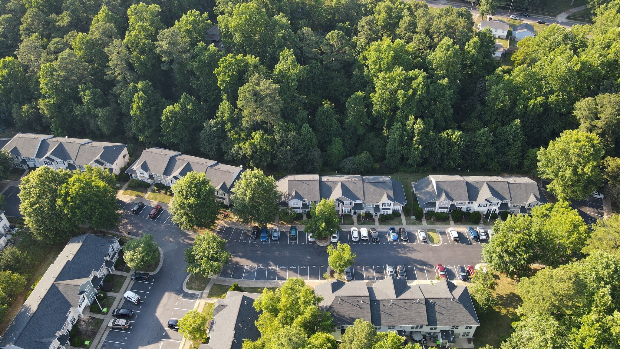 Building Photo - 2222 Valley Haven Dr