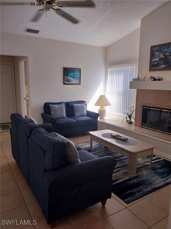 Building Photo - 449 Dundee Ct