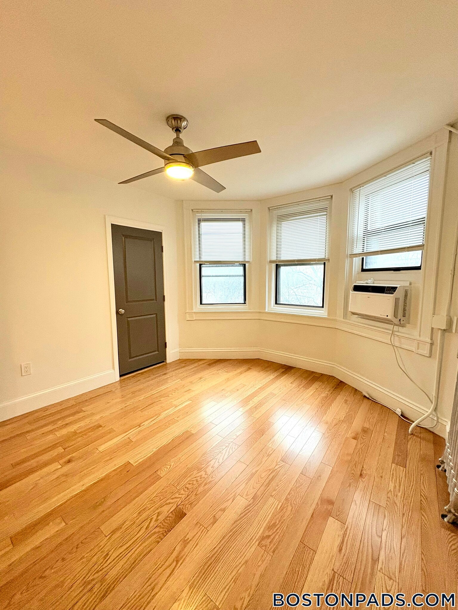 Building Photo - 137 Park Dr