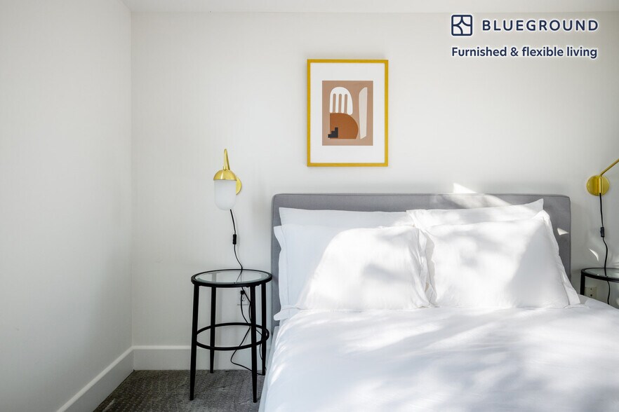 Building Photo - 833 N Edinburgh Ave