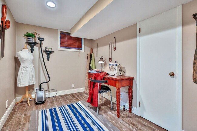 Building Photo - 16624 Elm Dr