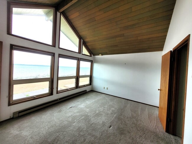 Building Photo - 5507 Haida Way