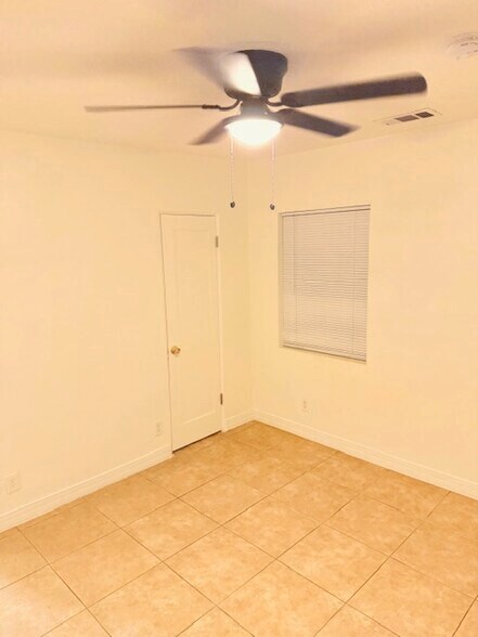 Bedroom 1 closet - 1922 N 23rd St