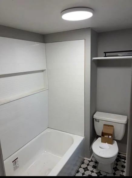 Building Photo - 1320 W Sycamore St