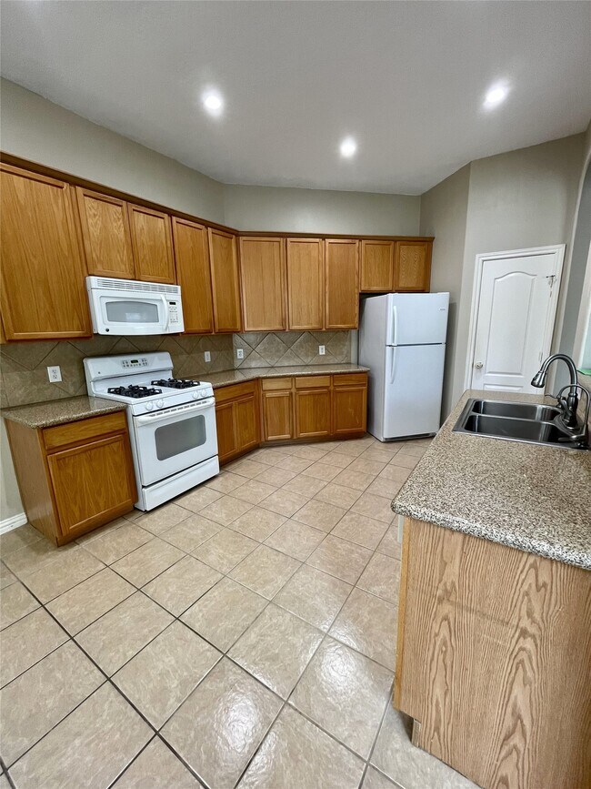 Building Photo - 23907 Hackberry Creek Dr