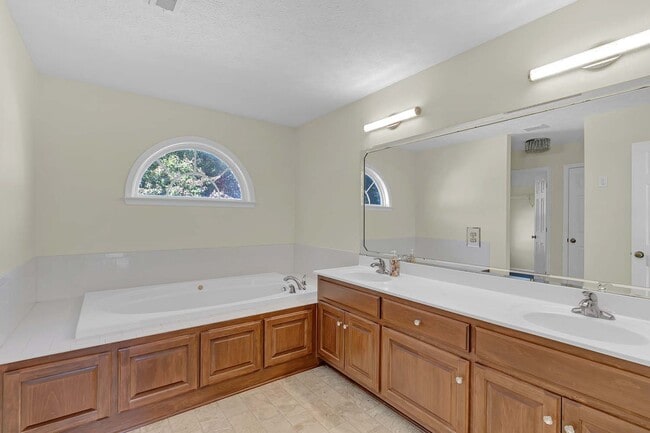 Building Photo - 3319 Reades Way